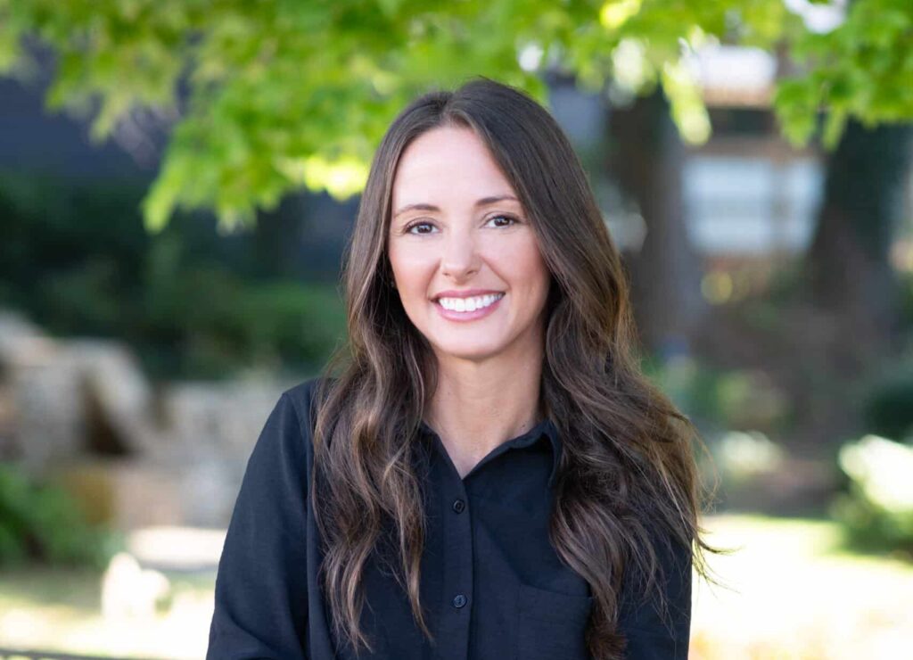 Danette Holcombe headshot