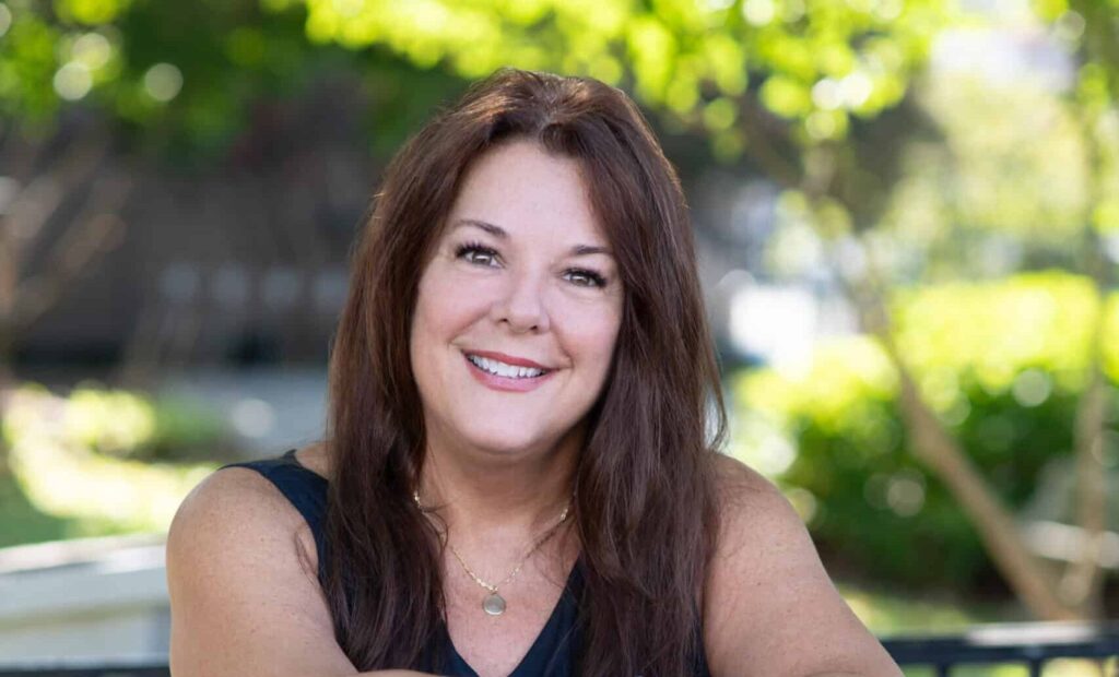 Laura Davis headshot