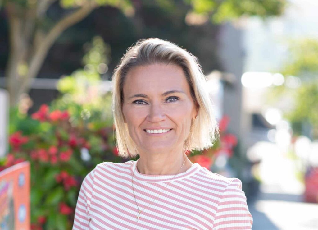 Dena Crane headshot
