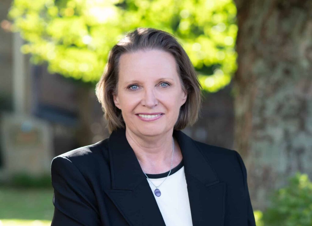 Lisa Robert Shaw headshot