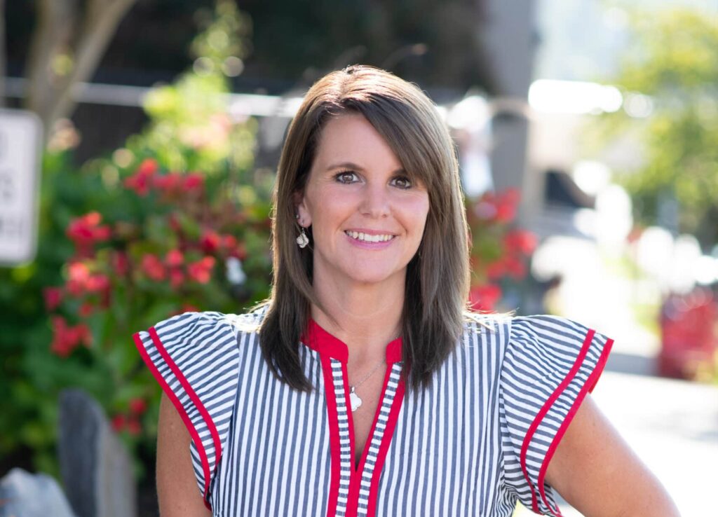 Lora Burrell headshot