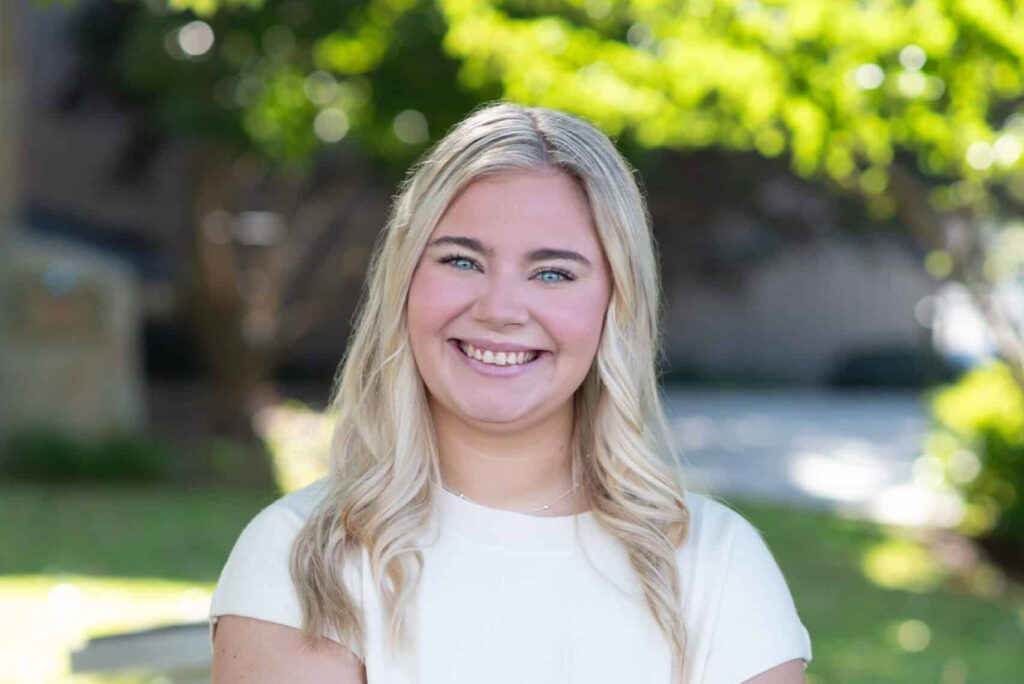 Savannah Hill headshot